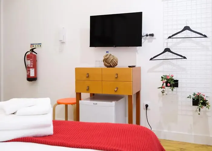 Casa Velhinha - Design, Culture And Comfort In 吉马良斯