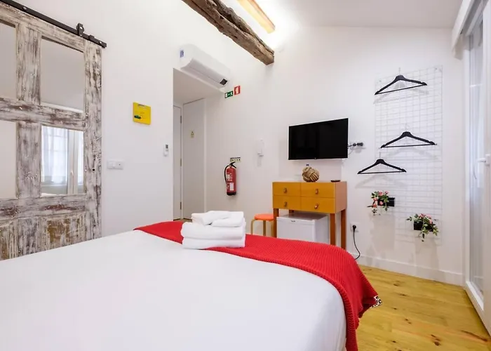 Casa Velhinha - Design, Culture And Comfort In 吉马良斯